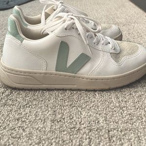 Veja Matcha Sneakers